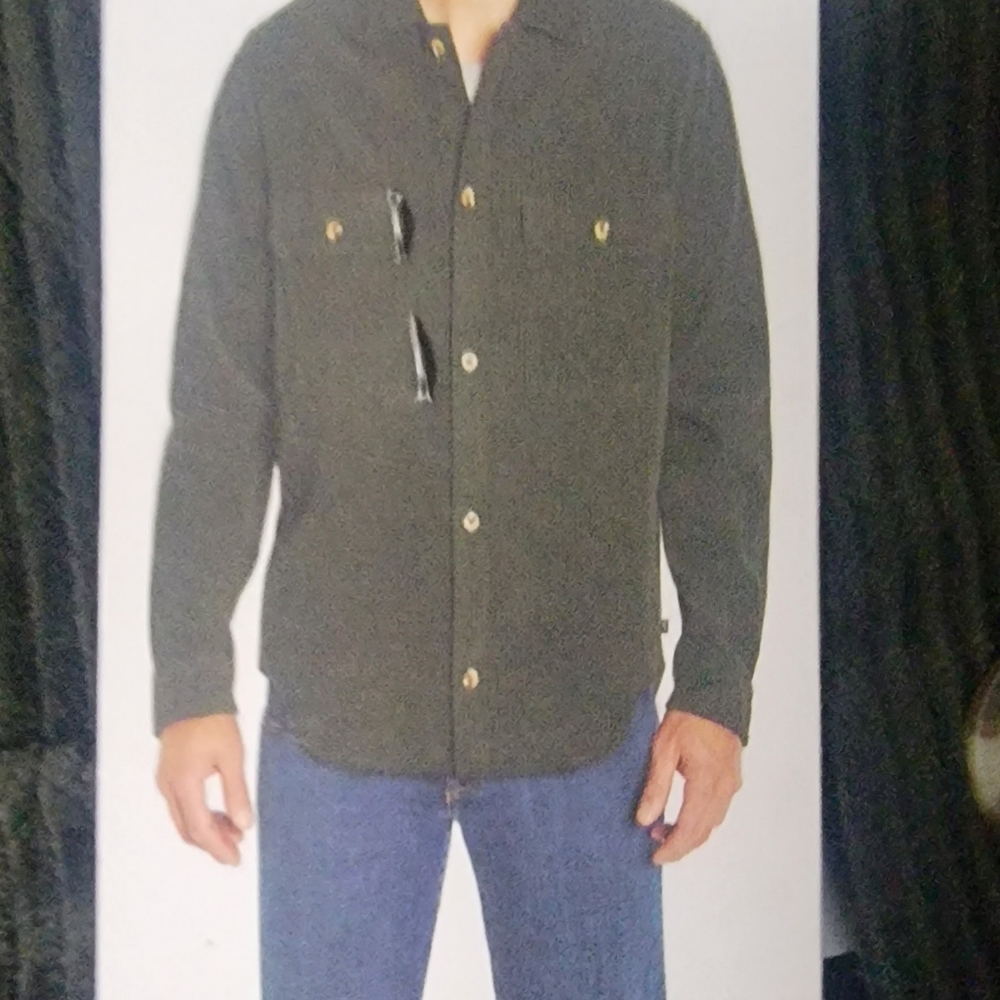 Long-sleeved shirt